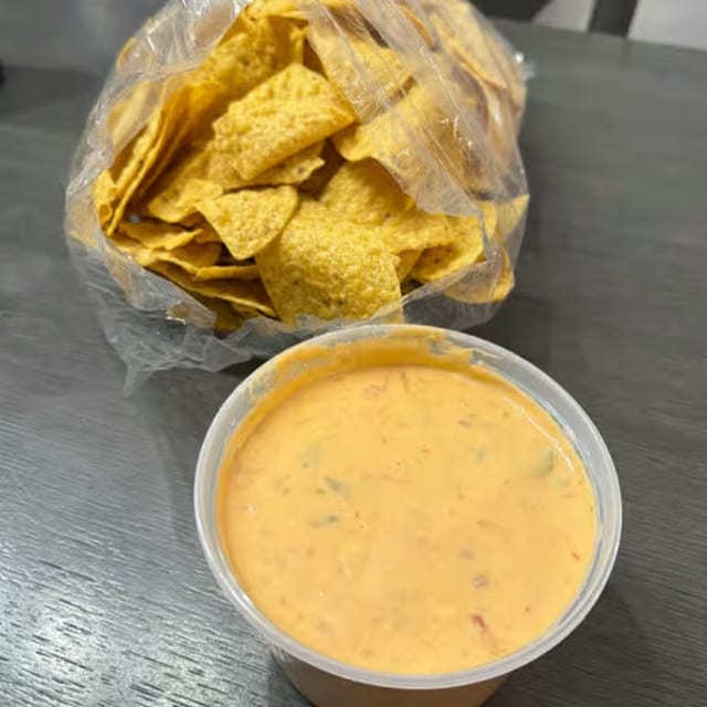 Queso Dip & Chips.